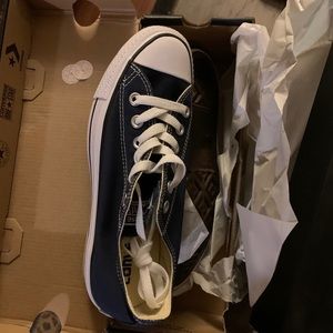 Converse women’s low top size 7